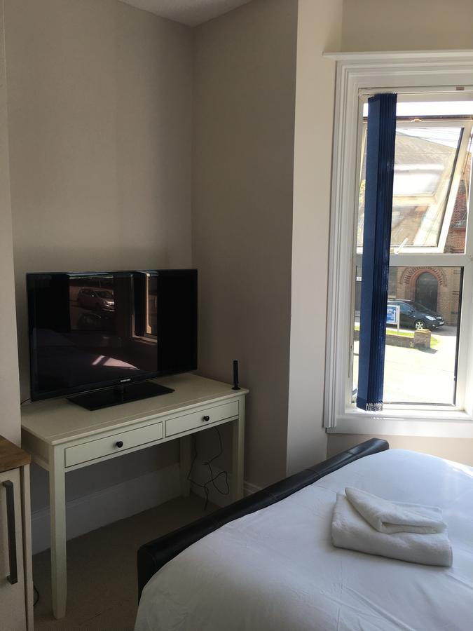 Отель Elris Essex House Клактон-он-Си Экстерьер фото