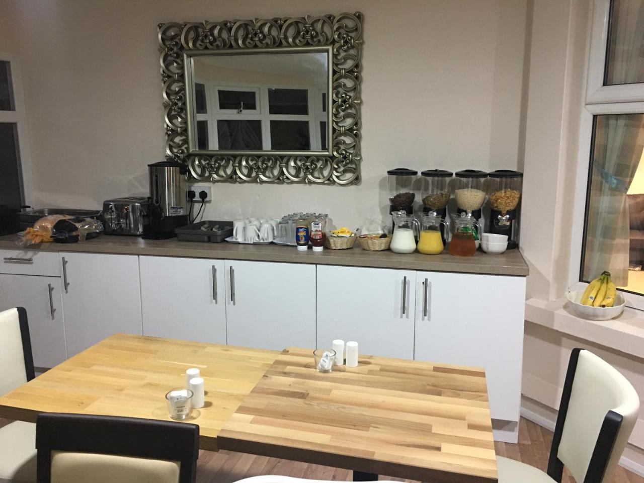 Отель Elris Essex House Клактон-он-Си Экстерьер фото